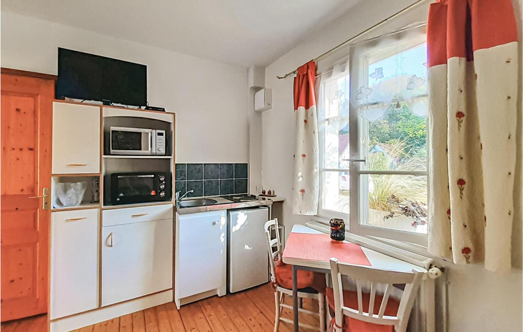 Gorgeous Apartment In Alette With Kitchenette Exterior photo